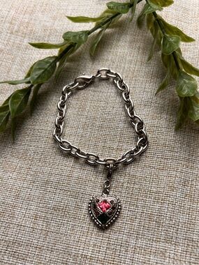 VINTAGE Silver Y2K Heart Chain Link Crystal Dangle Bracelet